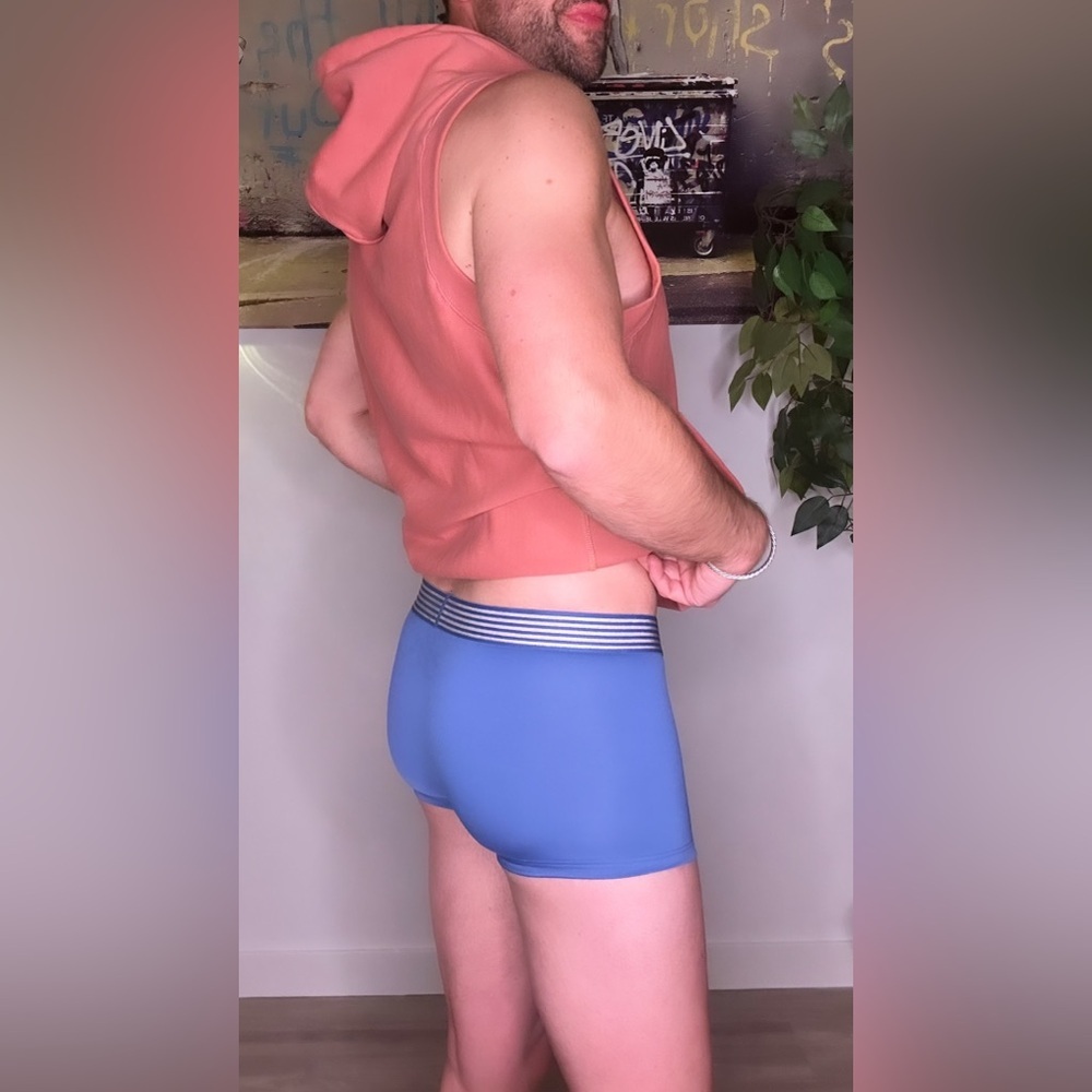 Calvin Klein | Sleeveless Workout Hoodie in Coral (X-Small) - Picture 6 of 8